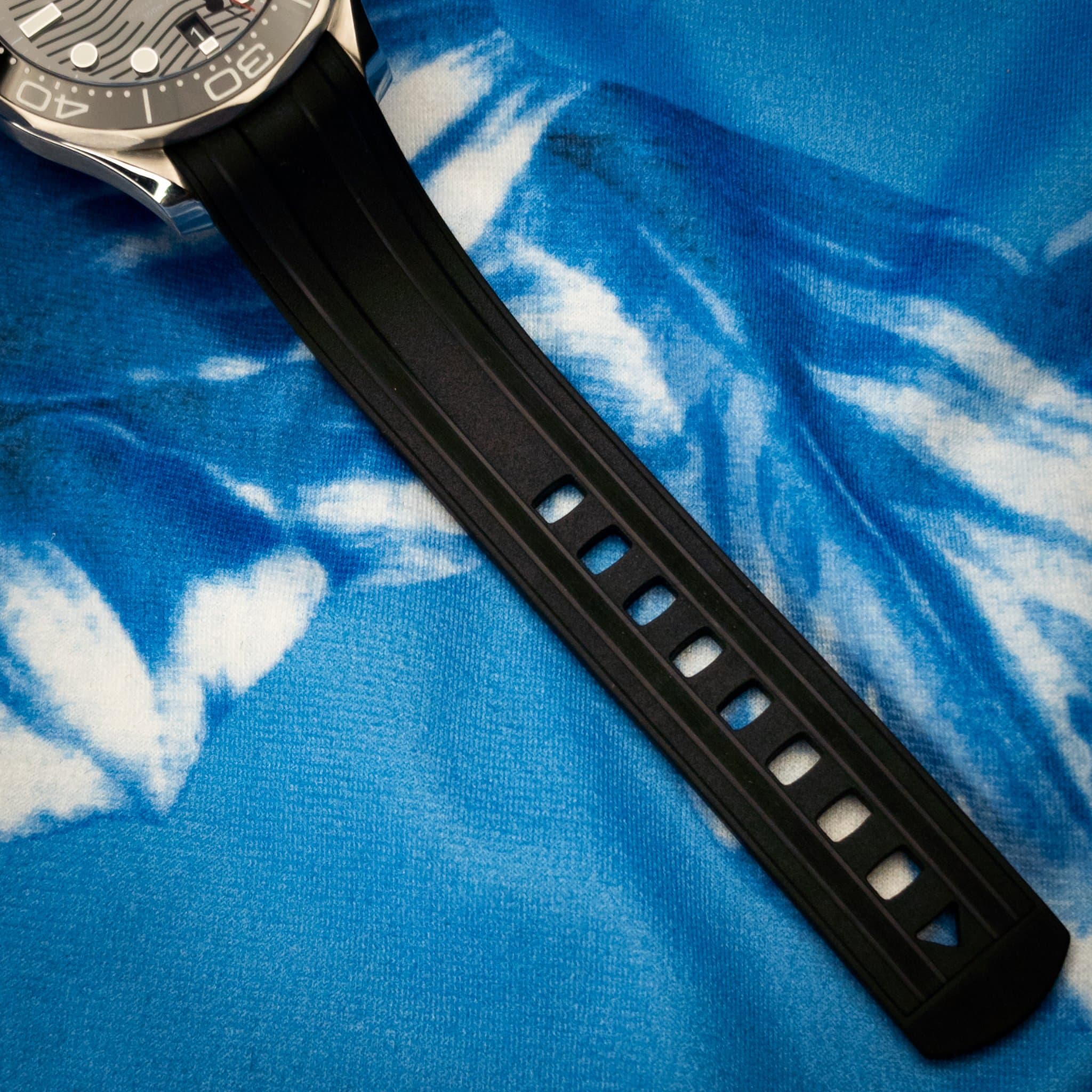 Omega Seamaster Black Wave Rubber (Ref. 210.32.42.20.01.001) — photo 12